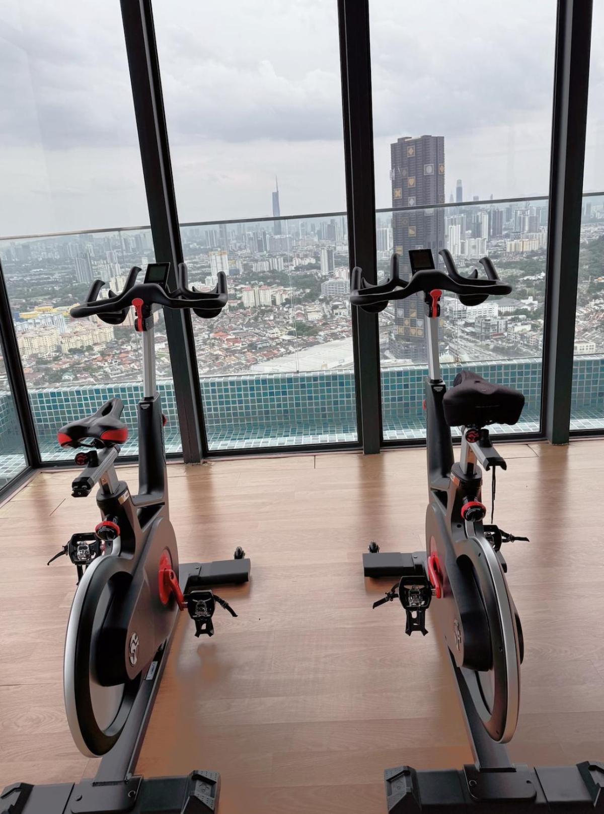 Scenic High-floor Near Mrt, Mall & Pool